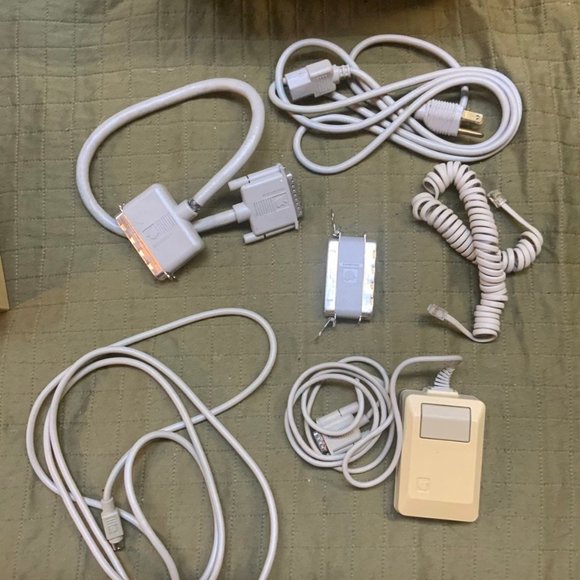 Macintosh Plus 1Mb and Hard Disk 20SC - Picture 7 of 12